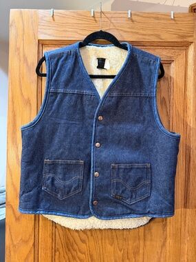 VTG Roebucks Denim Sherpa-Lined Vest in Dark Blue